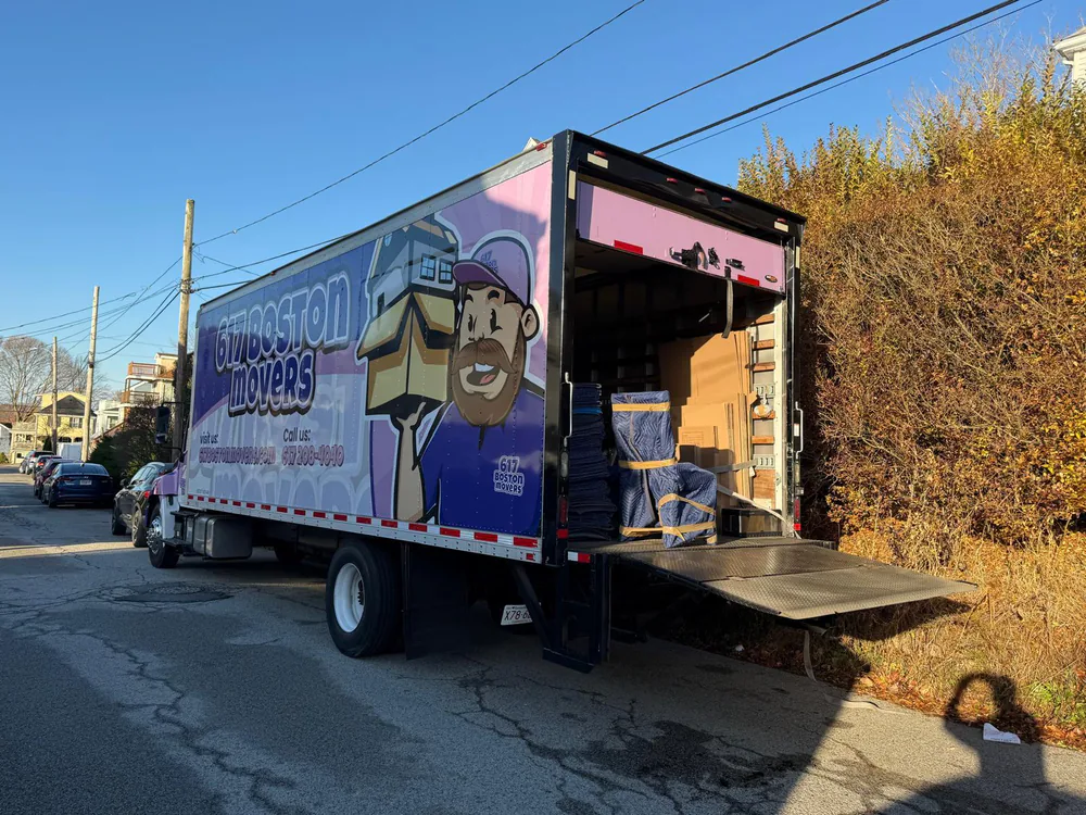 617 Boston Movers truck being loaded for the Beverly-to-Duxbury move