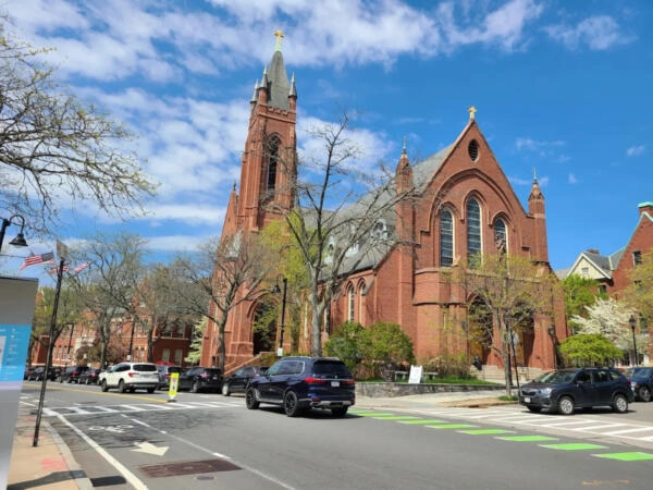 Professional Brookline moving company helping residents relocate with local Boston movers